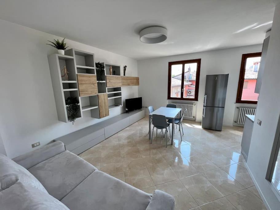 Ferienwohnung Beija Flor-Trilocale Piazza Garibaldi N18 Desenzano del Garda Exterior foto