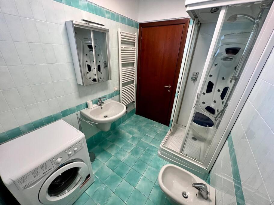 Ferienwohnung Beija Flor-Trilocale Piazza Garibaldi N18 Desenzano del Garda Exterior foto